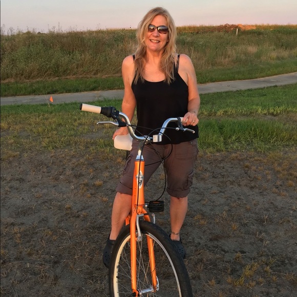 Welcome to my closet. - Picture 6 of 6